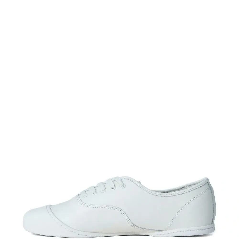 Кроссовки на шнуровке