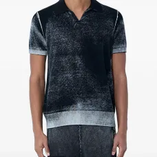 Футболка с V-образным вырезом