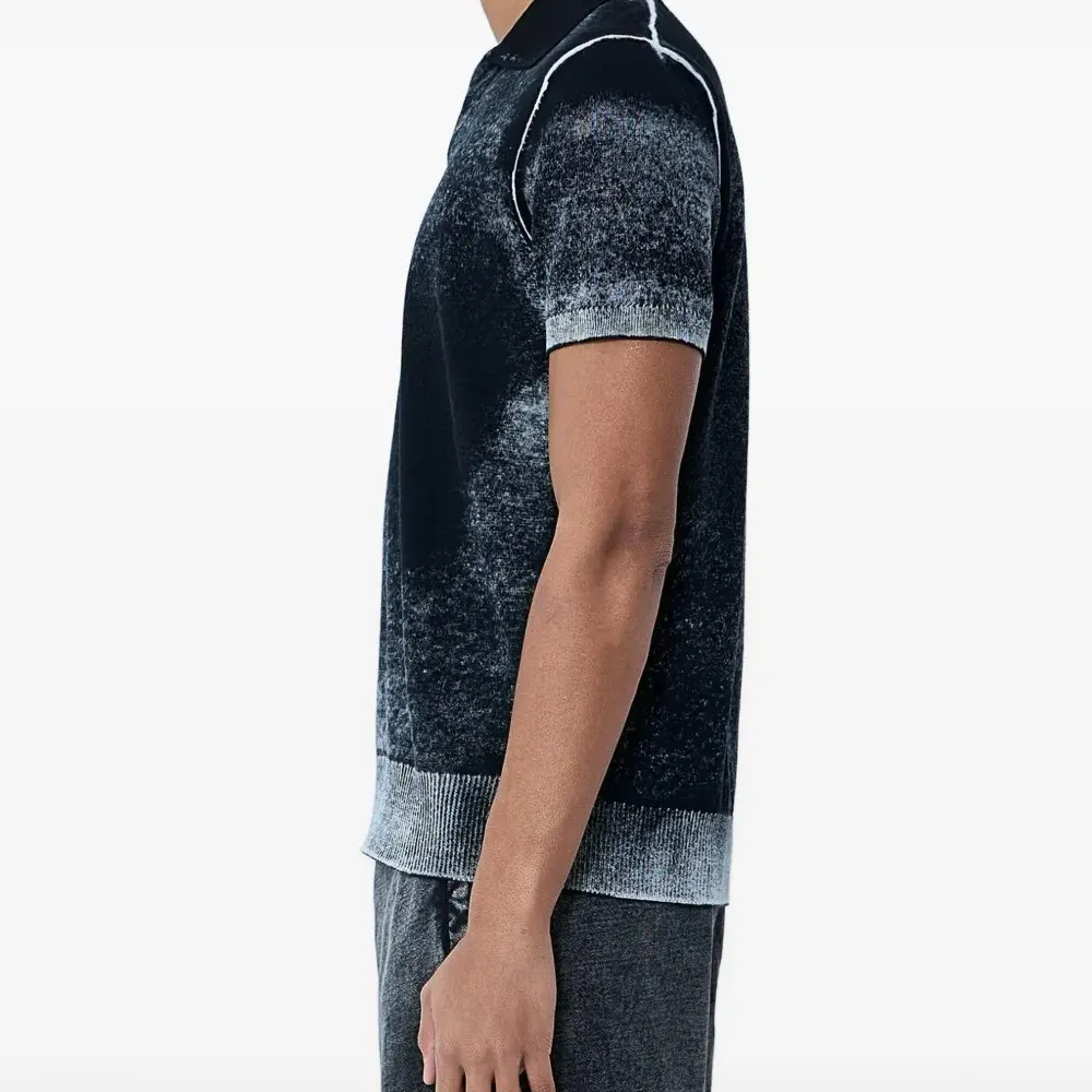 Футболка с V-образным вырезом