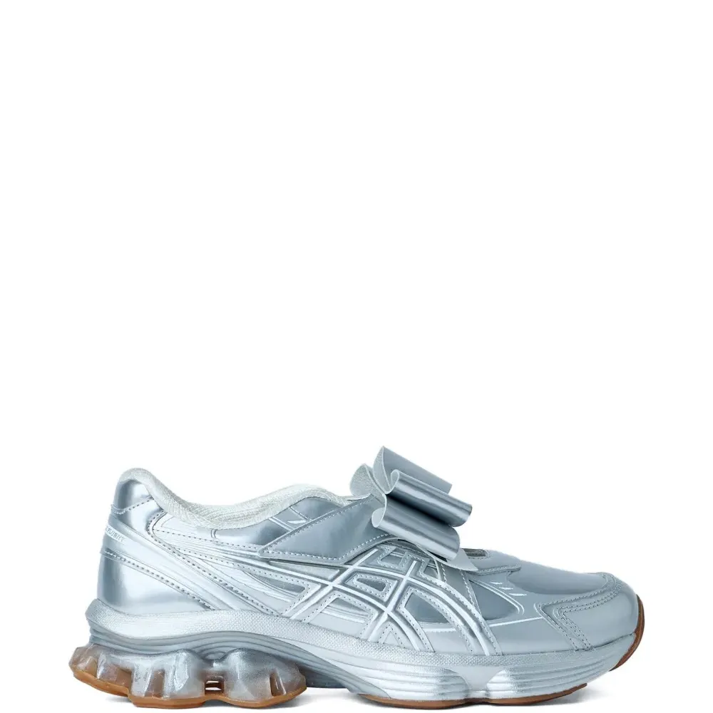 Кроссовки с текстурированными вставками