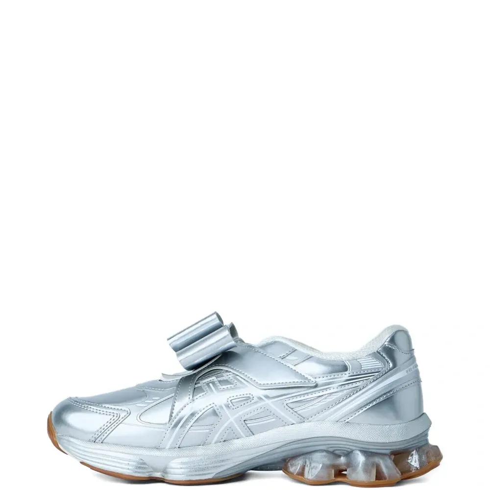 Кроссовки с текстурированными вставками