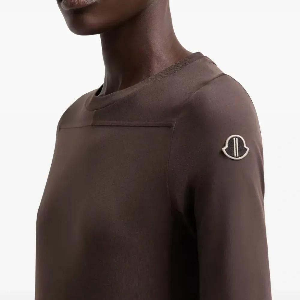 Лонгслив с нашивкой-логотипом