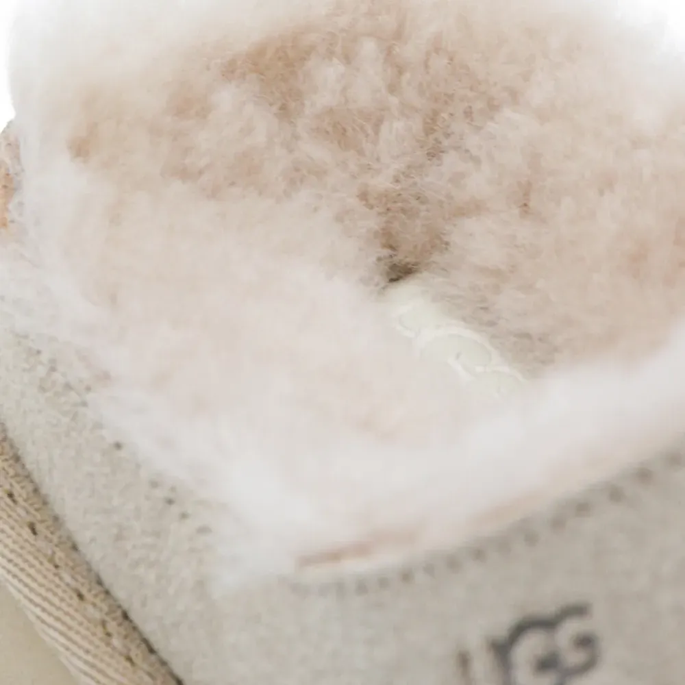 Босоножки с открытым носком из овчины