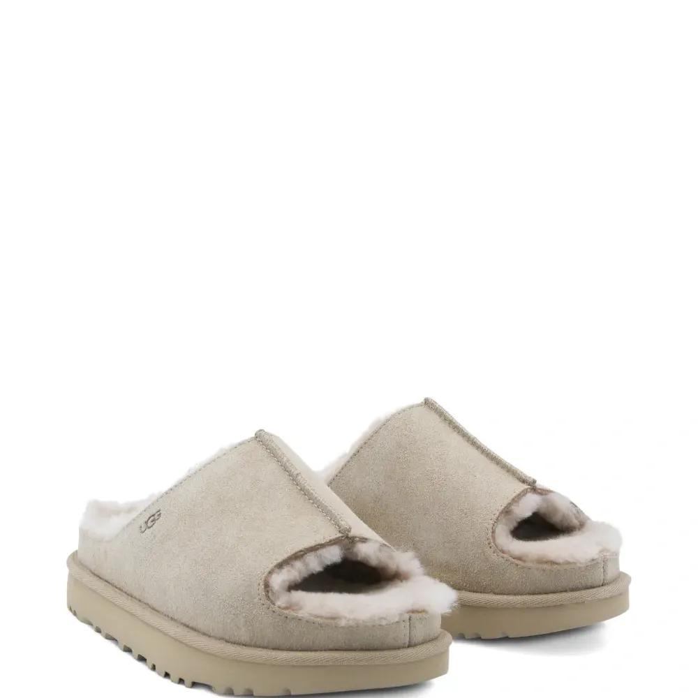 Босоножки с открытым носком из овчины