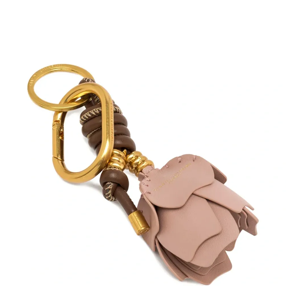 Брелок с кисточкой в форме цветка