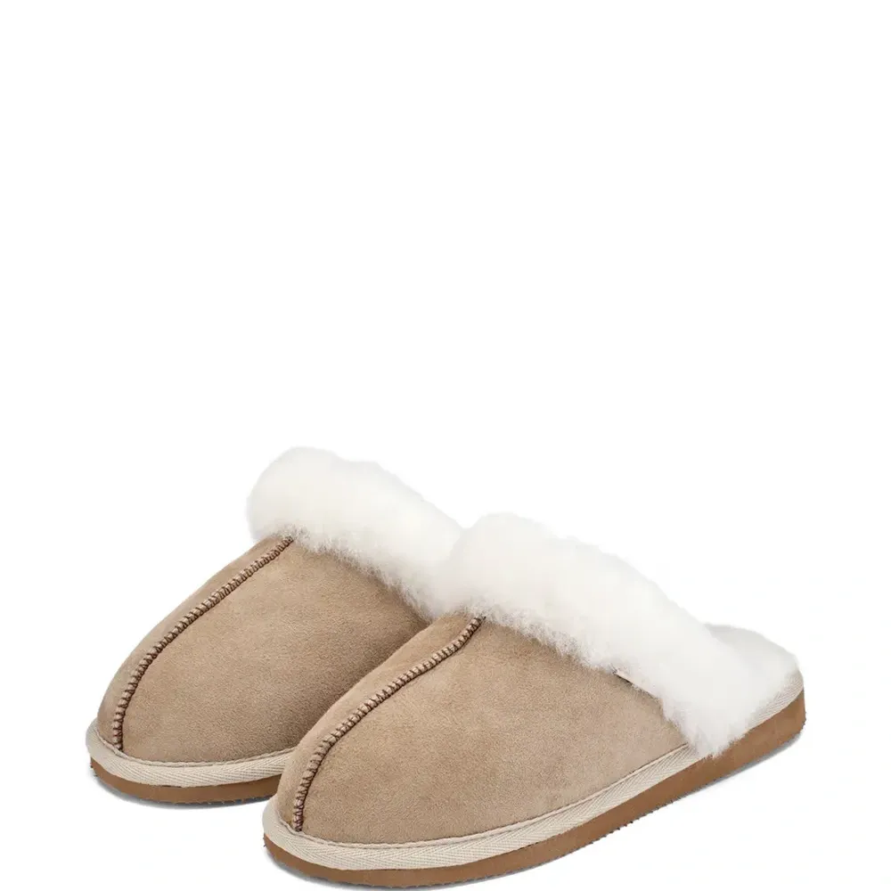 Тапочки с меховой отделкой