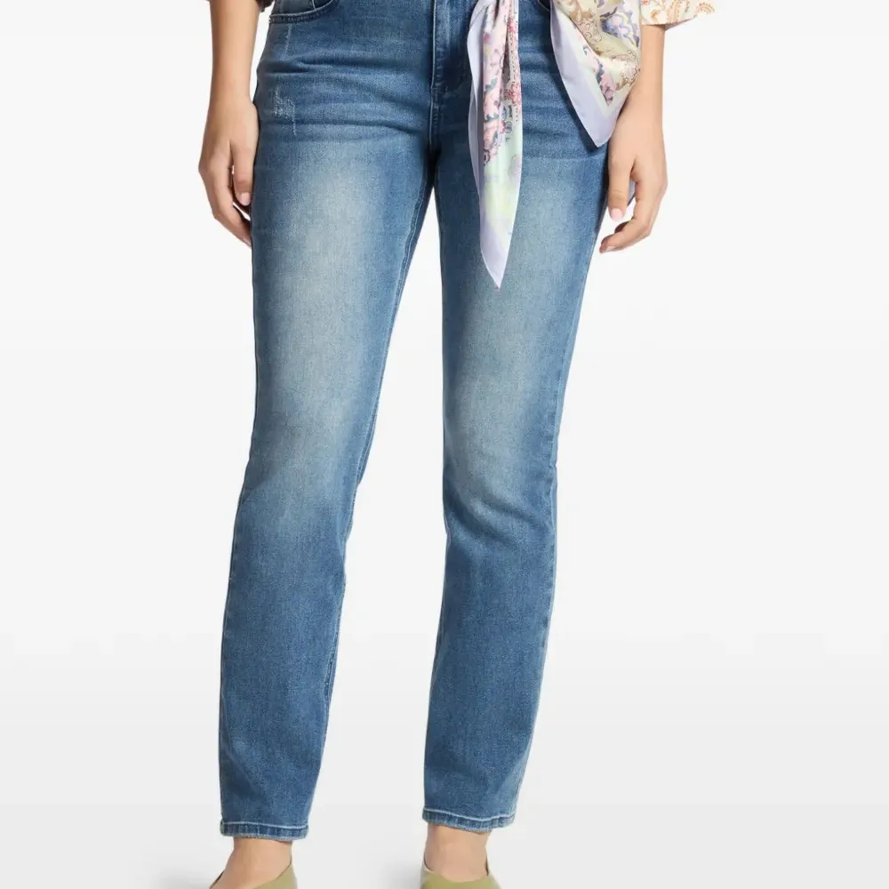 Джинсы из денима