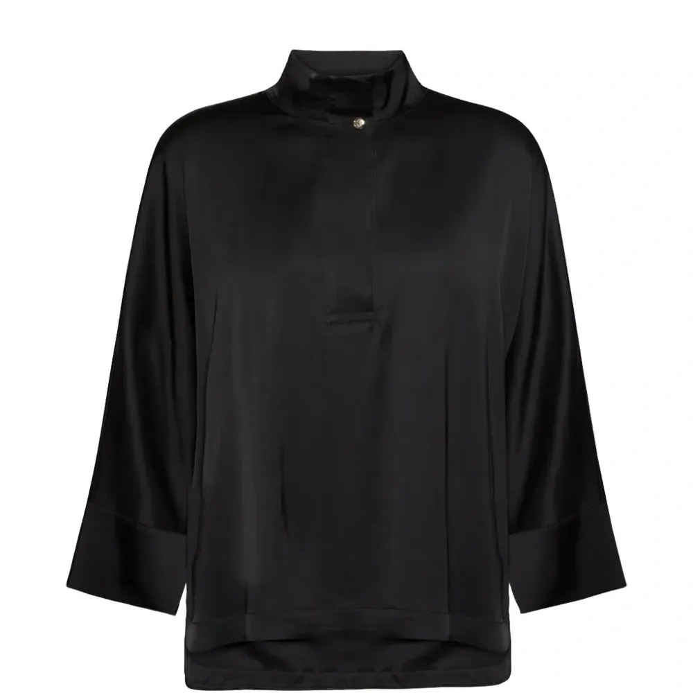 Блузка на пуговицах