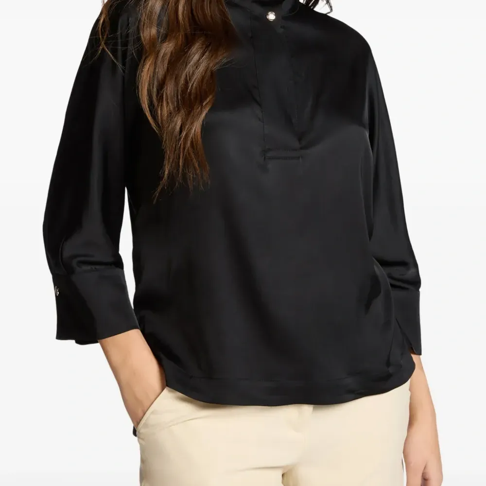 Блузка на пуговицах