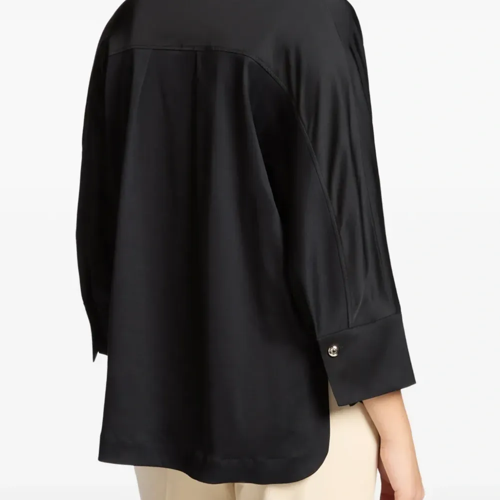 Блузка на пуговицах