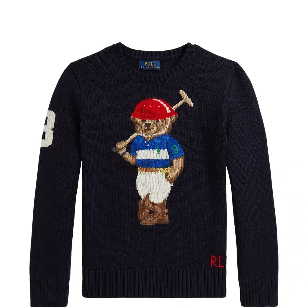 Свитер с вышивкой