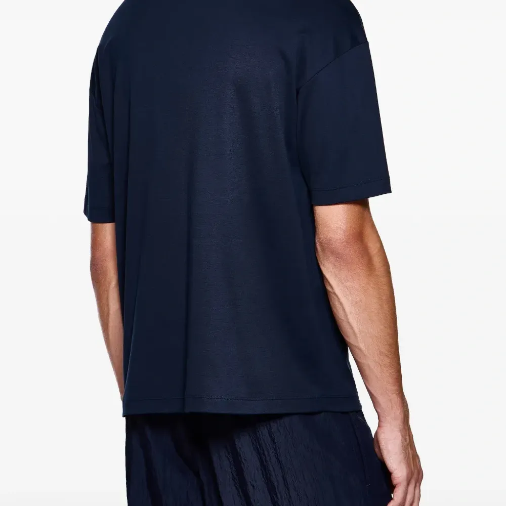 Футболка с круглым вырезом и короткими рукавами