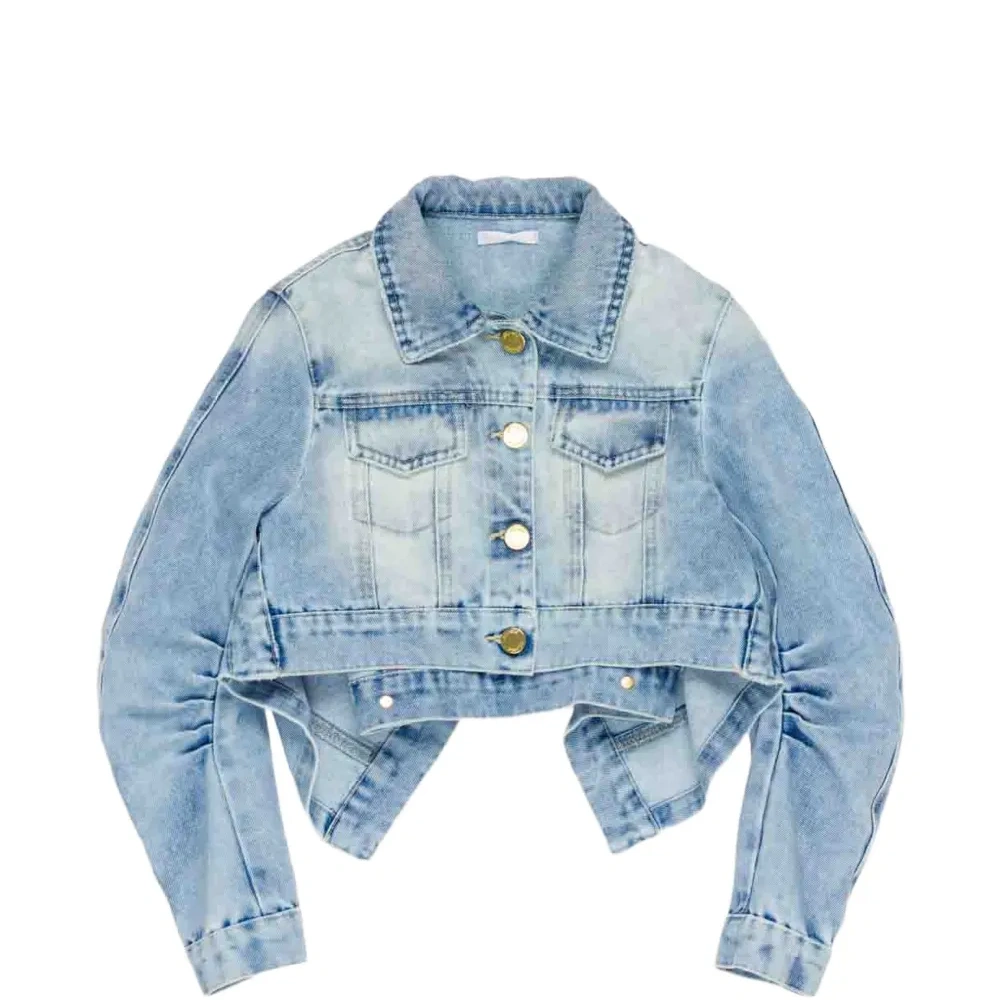 Джинсовая куртка на пуговицах