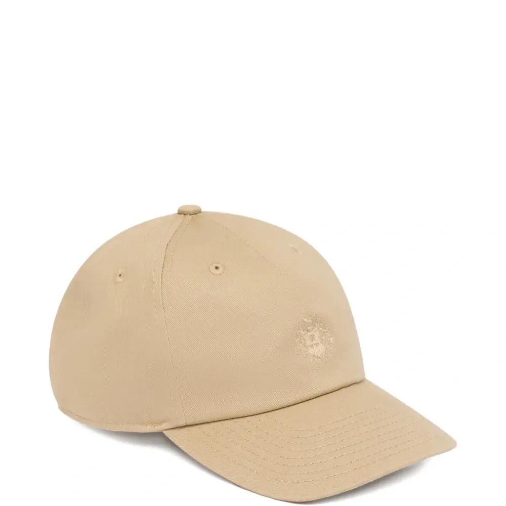 Бейсболка с вышитым гербом