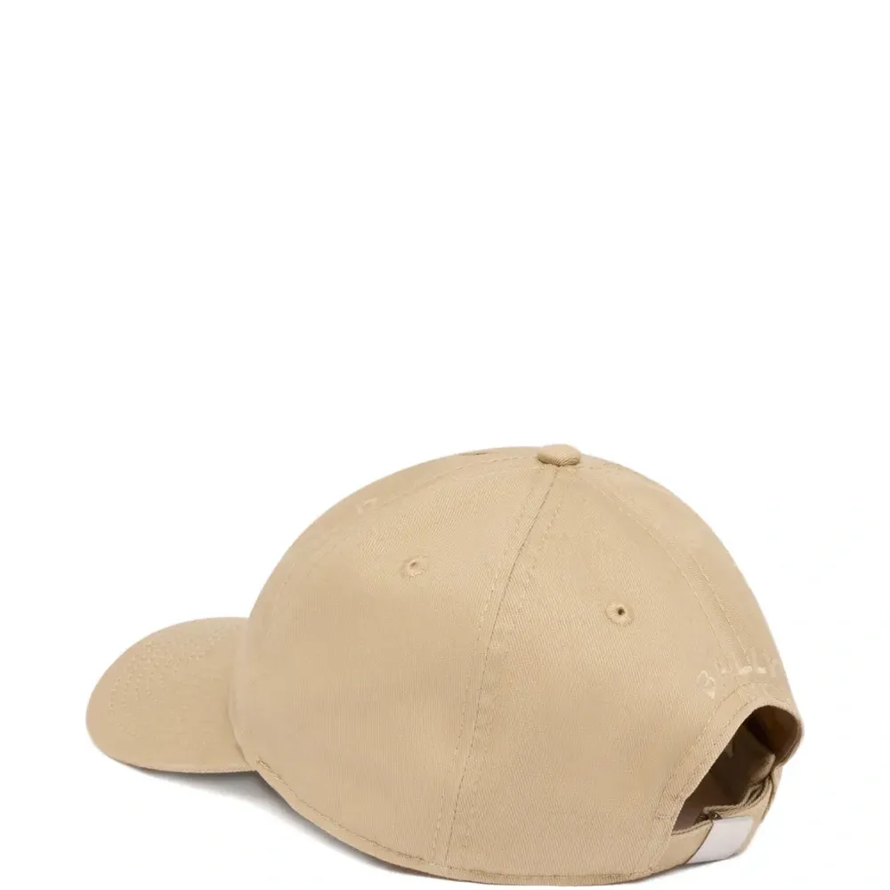 Бейсболка с вышитым гербом