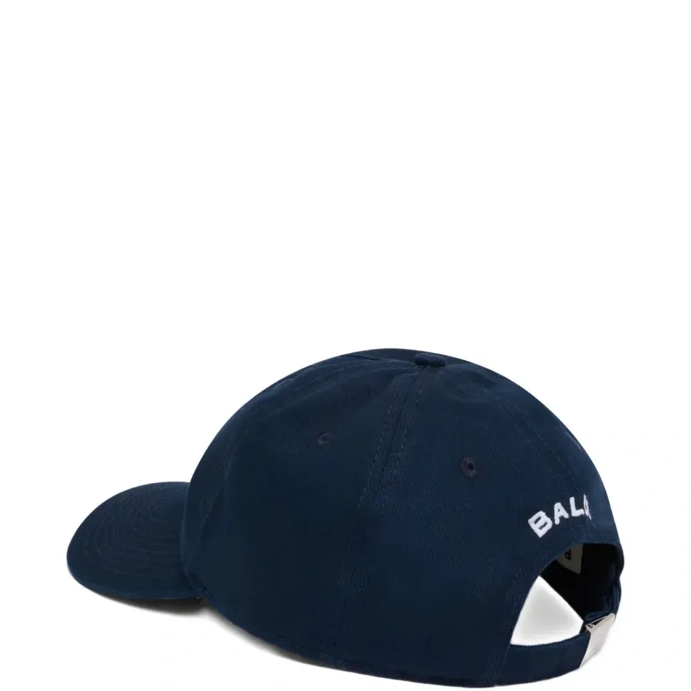 Бейсболка с вышитым гербом