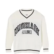 Свитер с V-образным вырезом