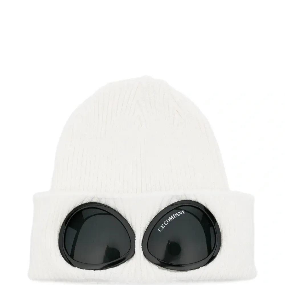 Вязаная шапка в рубчик