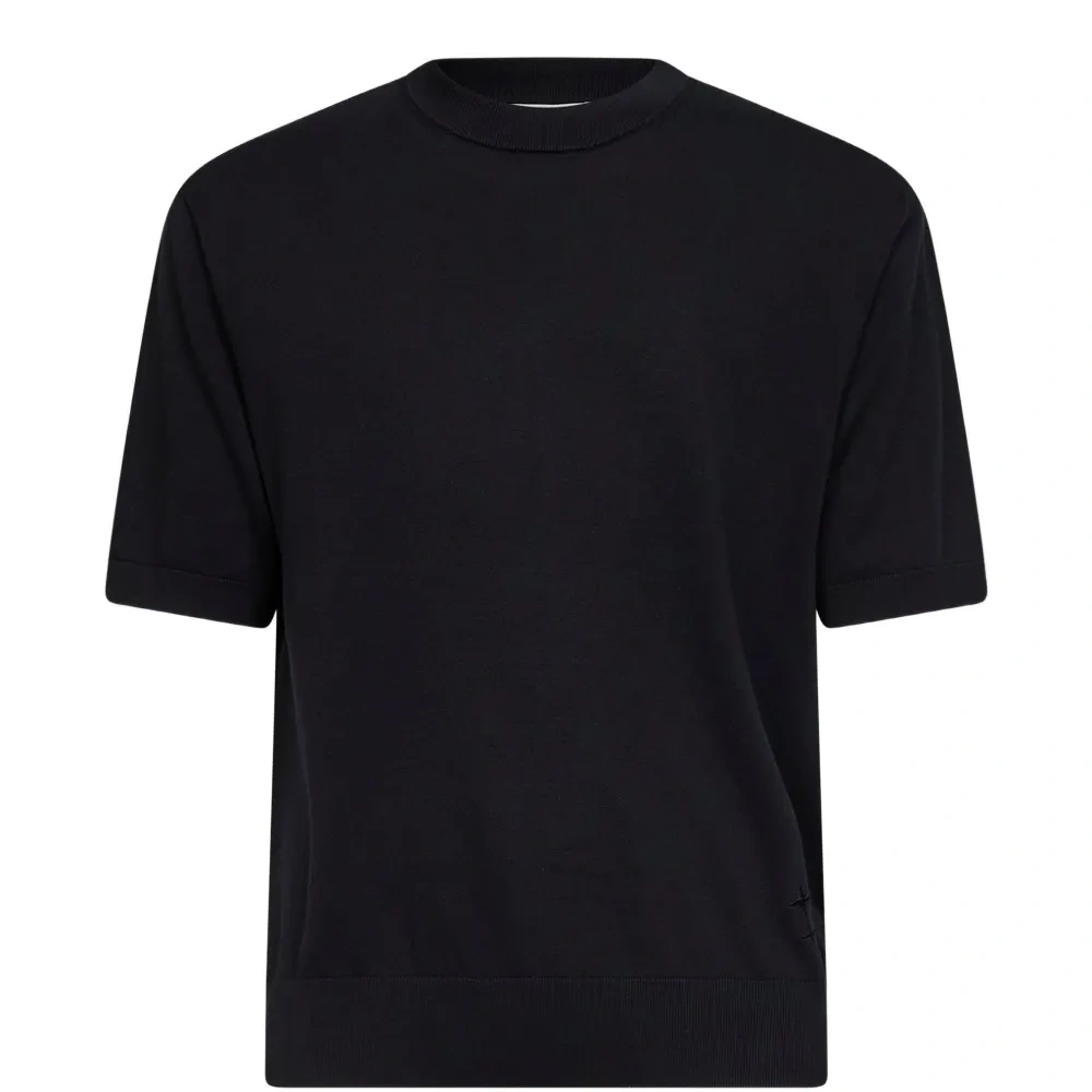 Чёрная футболка