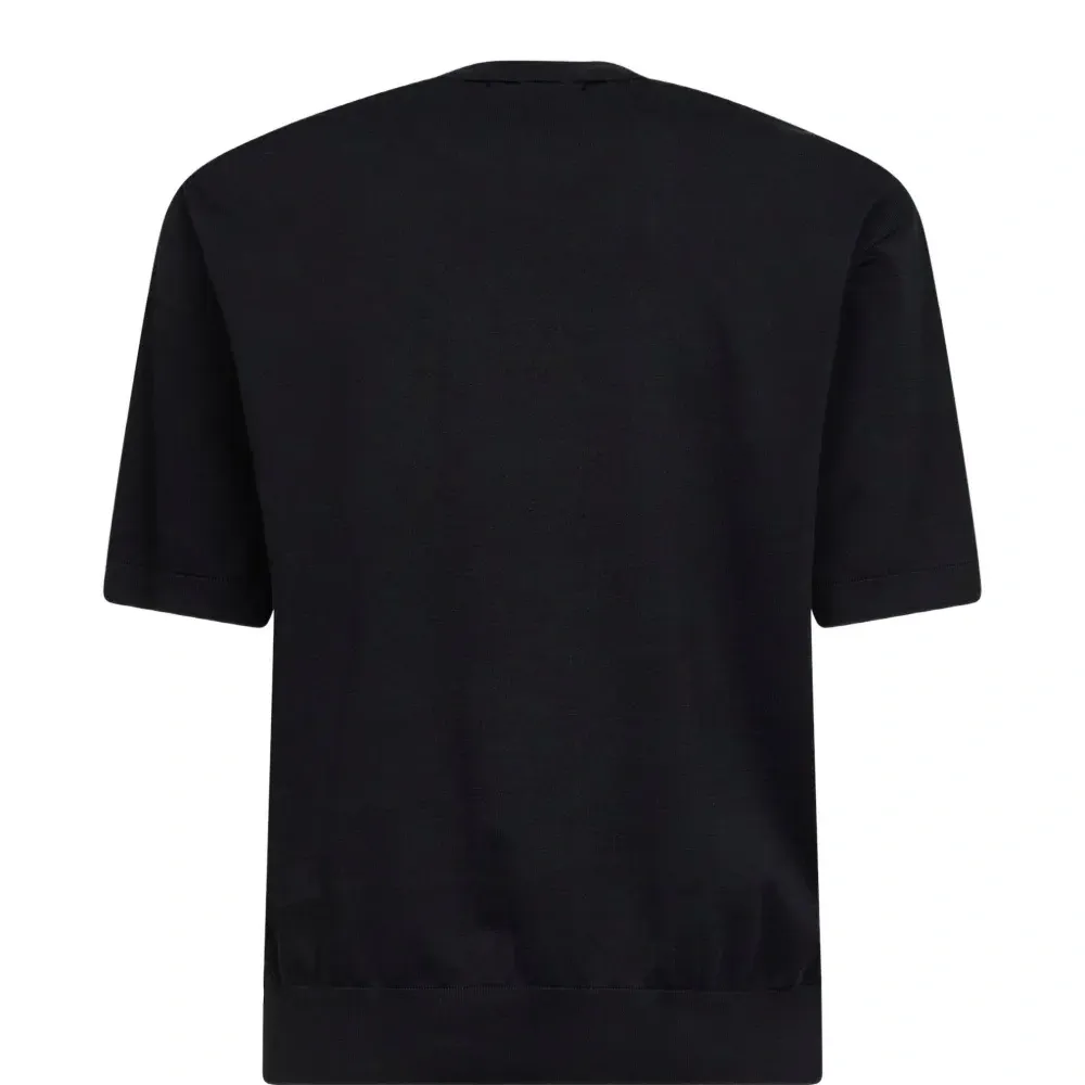 Чёрная футболка