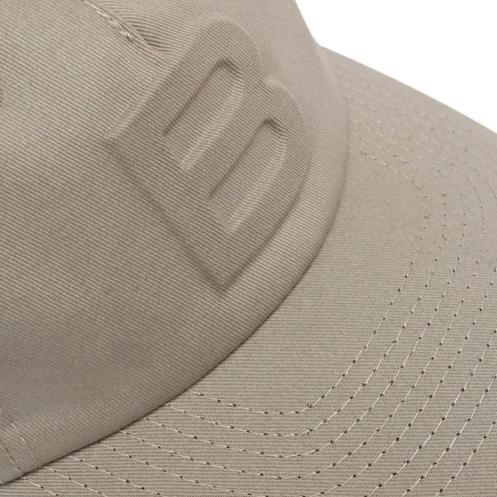 Бейсболка из хлопка с тиснёным логотипом