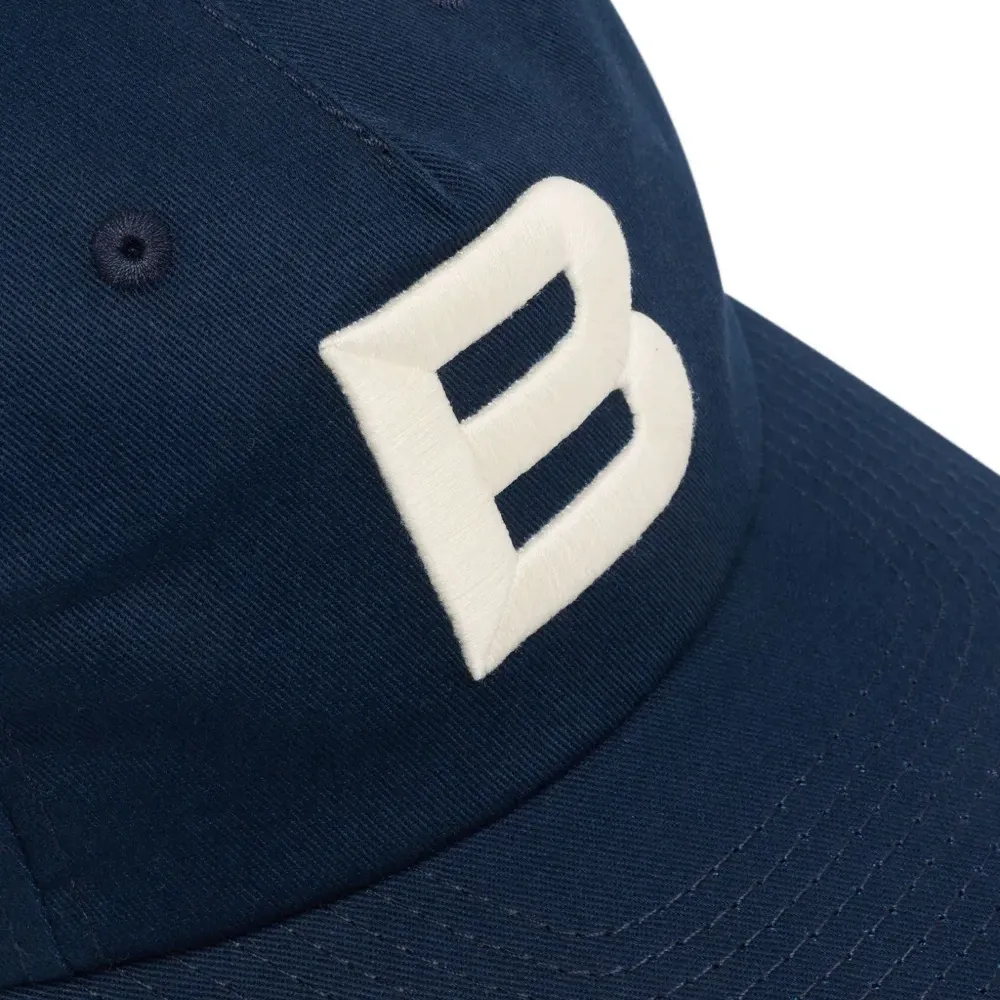 Бейсболка с вышитым логотипом