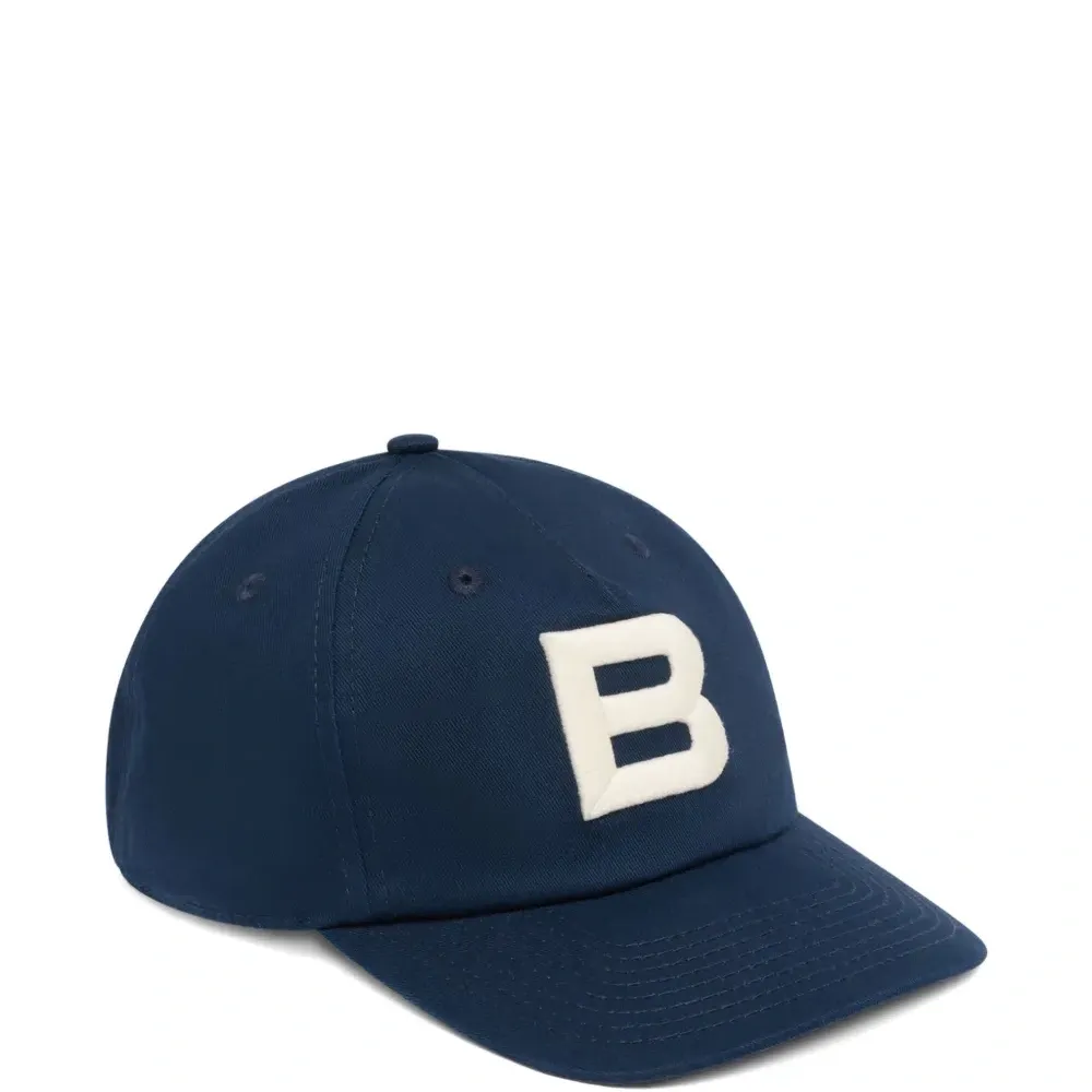 Бейсболка с вышитым логотипом