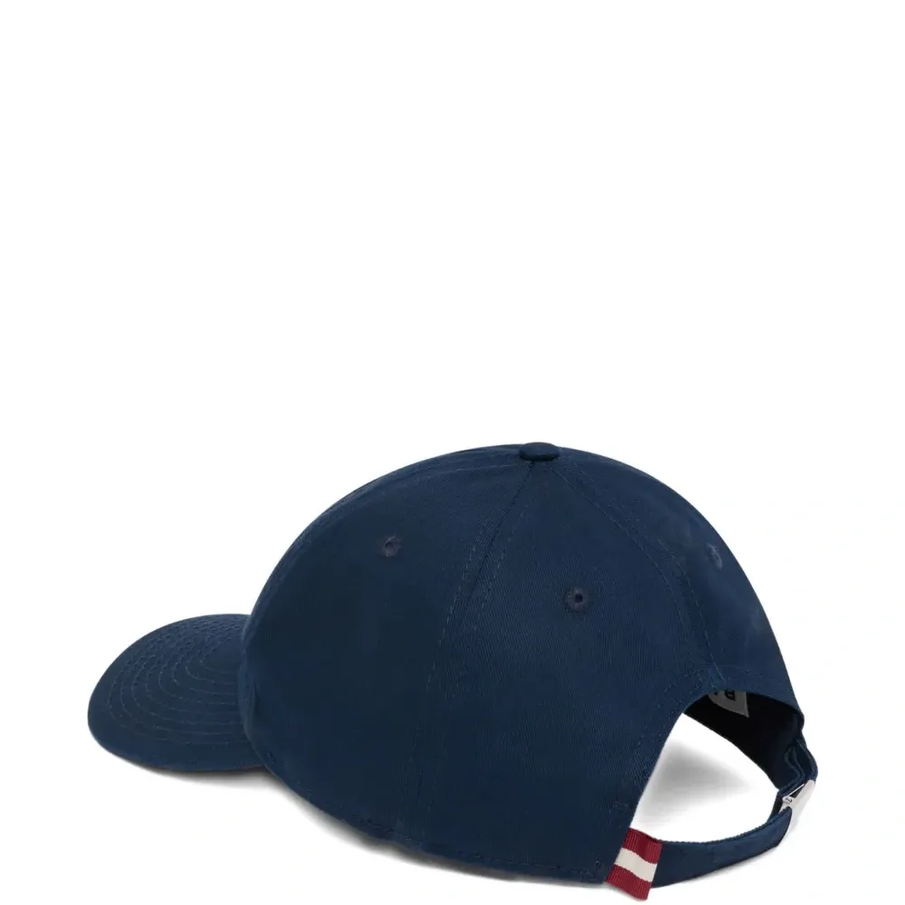 Бейсболка с вышитым логотипом