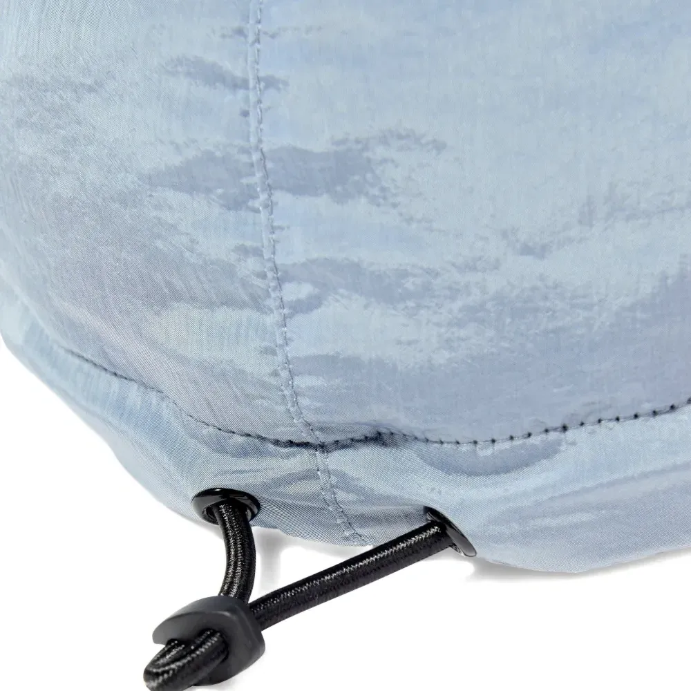 Бейсболка с нашивкой-логотипом