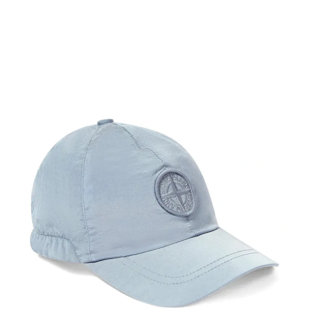 Бейсболка с нашивкой-логотипом