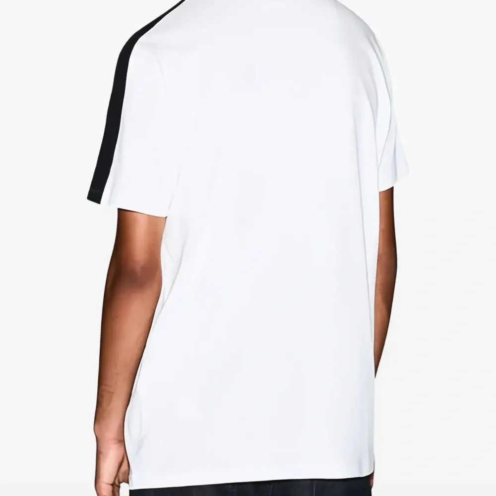 Футболка с круглым вырезом