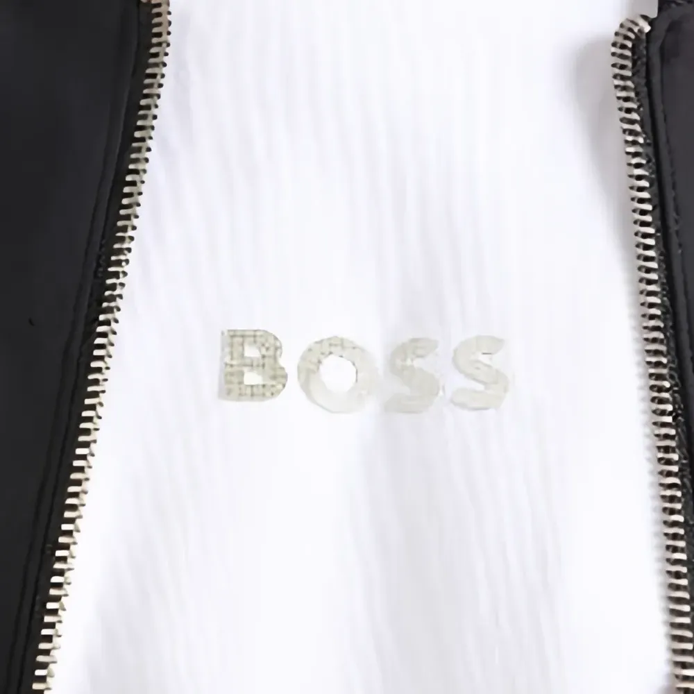 Футболка с логотипом