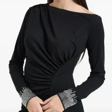 Платье с длинными рукавами, украшенное бисером Платье с длинными рукавами, украшенное бисером