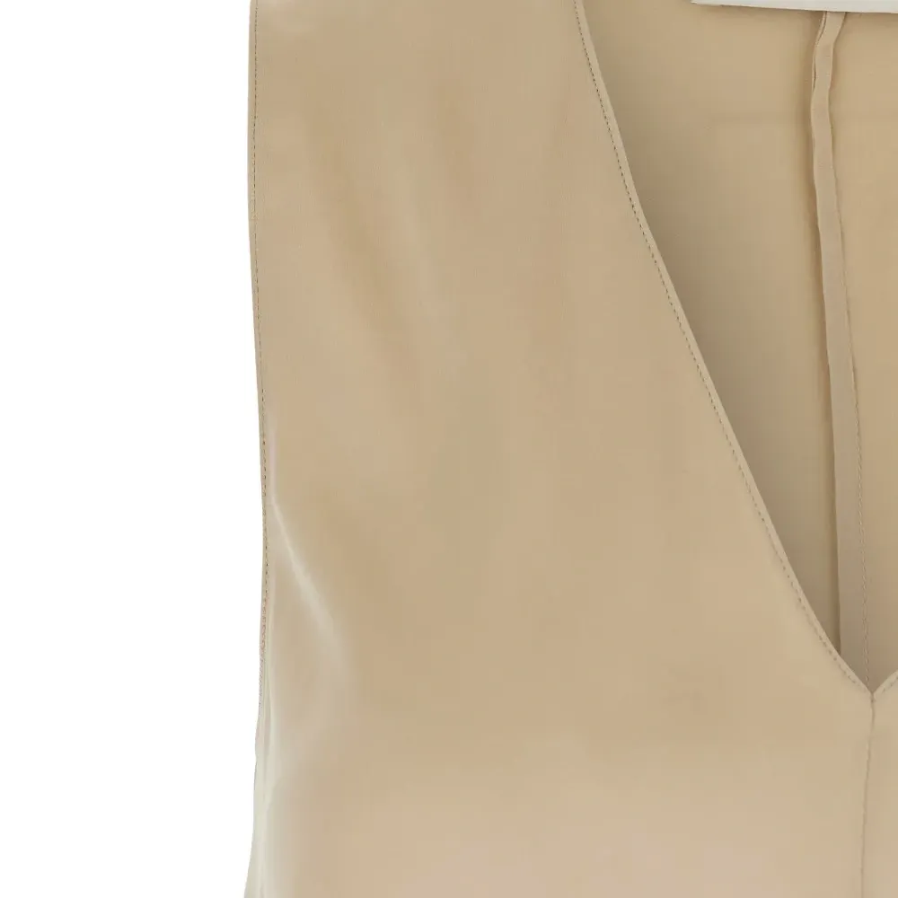 Топ без рукавов с V-образным вырезом