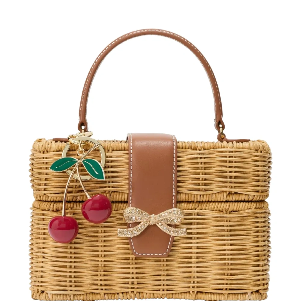 Сумка-тоут с бантом и шармом в виде вишни