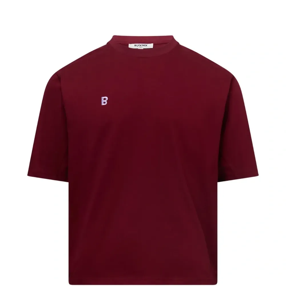 Футболка с вышитым логотипом