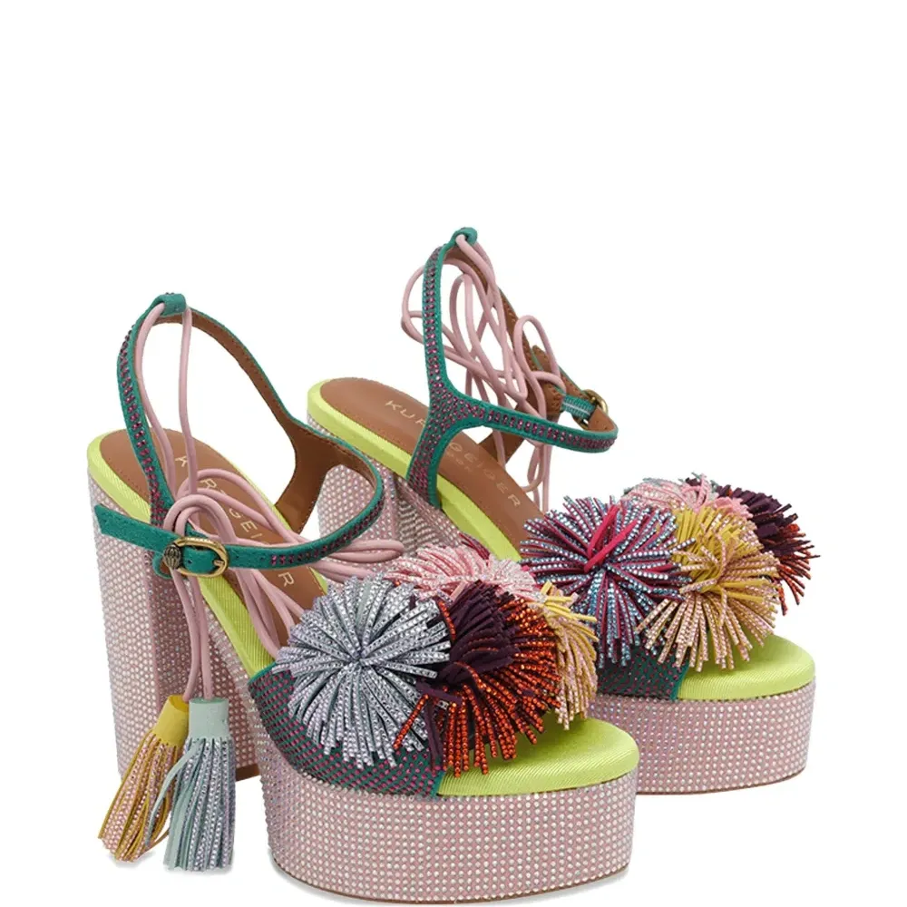 Босоножки на платформе с завязками и помпонами
