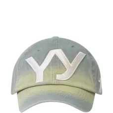 Бейсболка с градиентным дизайном