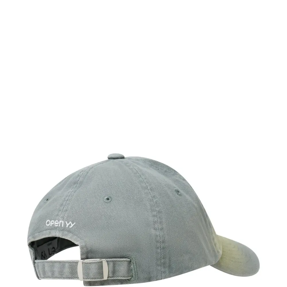 Бейсболка с градиентным дизайном