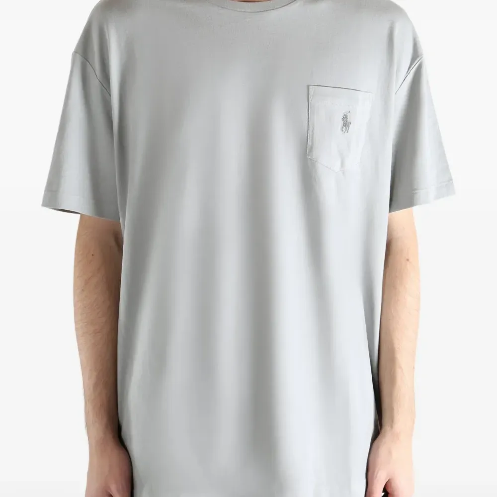 Футболка с карманом