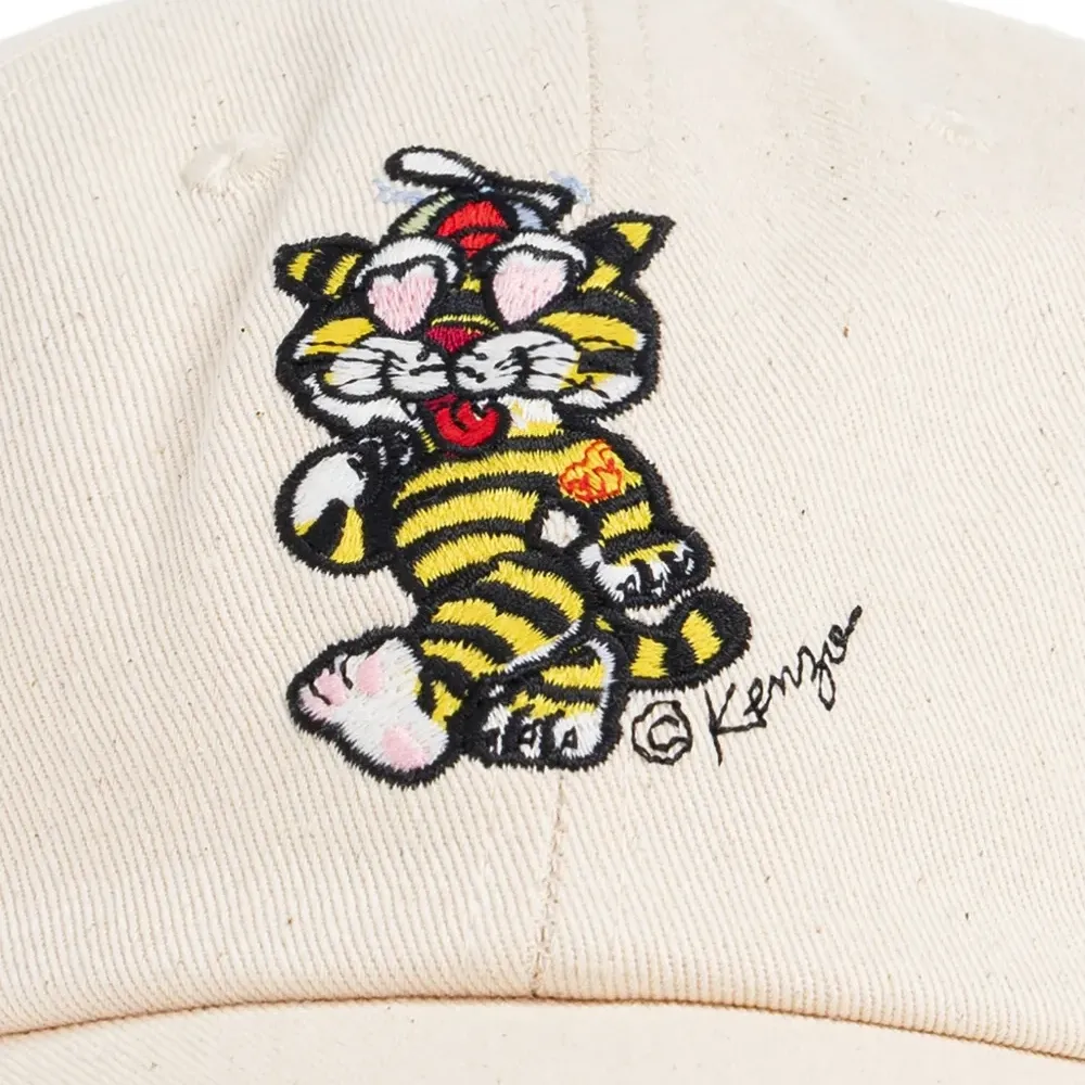 Бейсболка с вышивкой в виде мультяшного персонажа