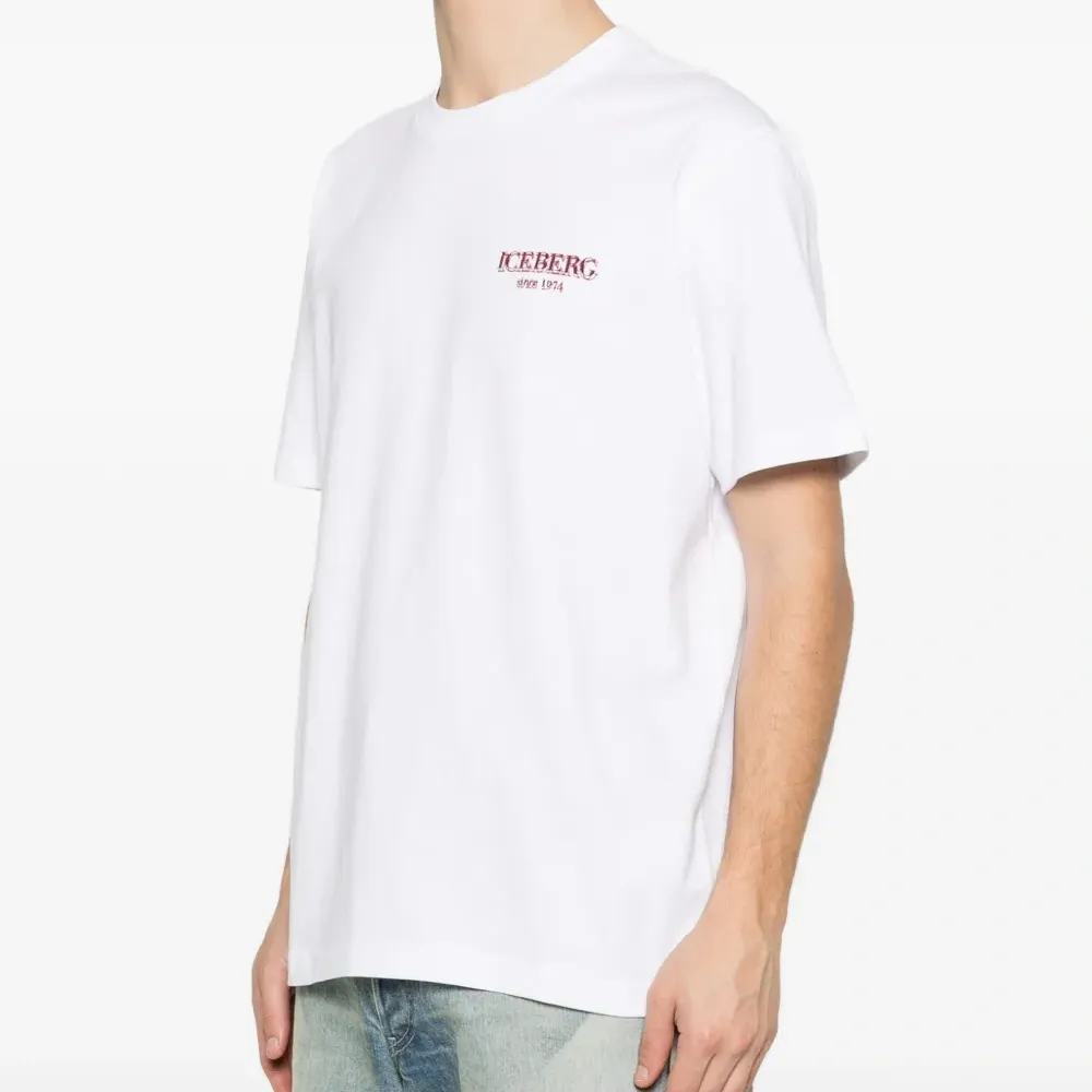 Футболка с логотипом