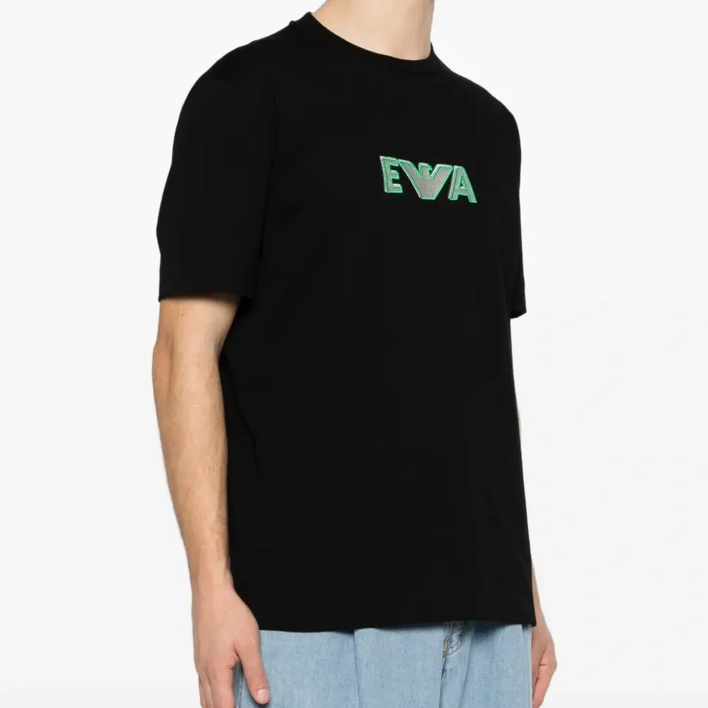 Футболка с вышитым логотипом