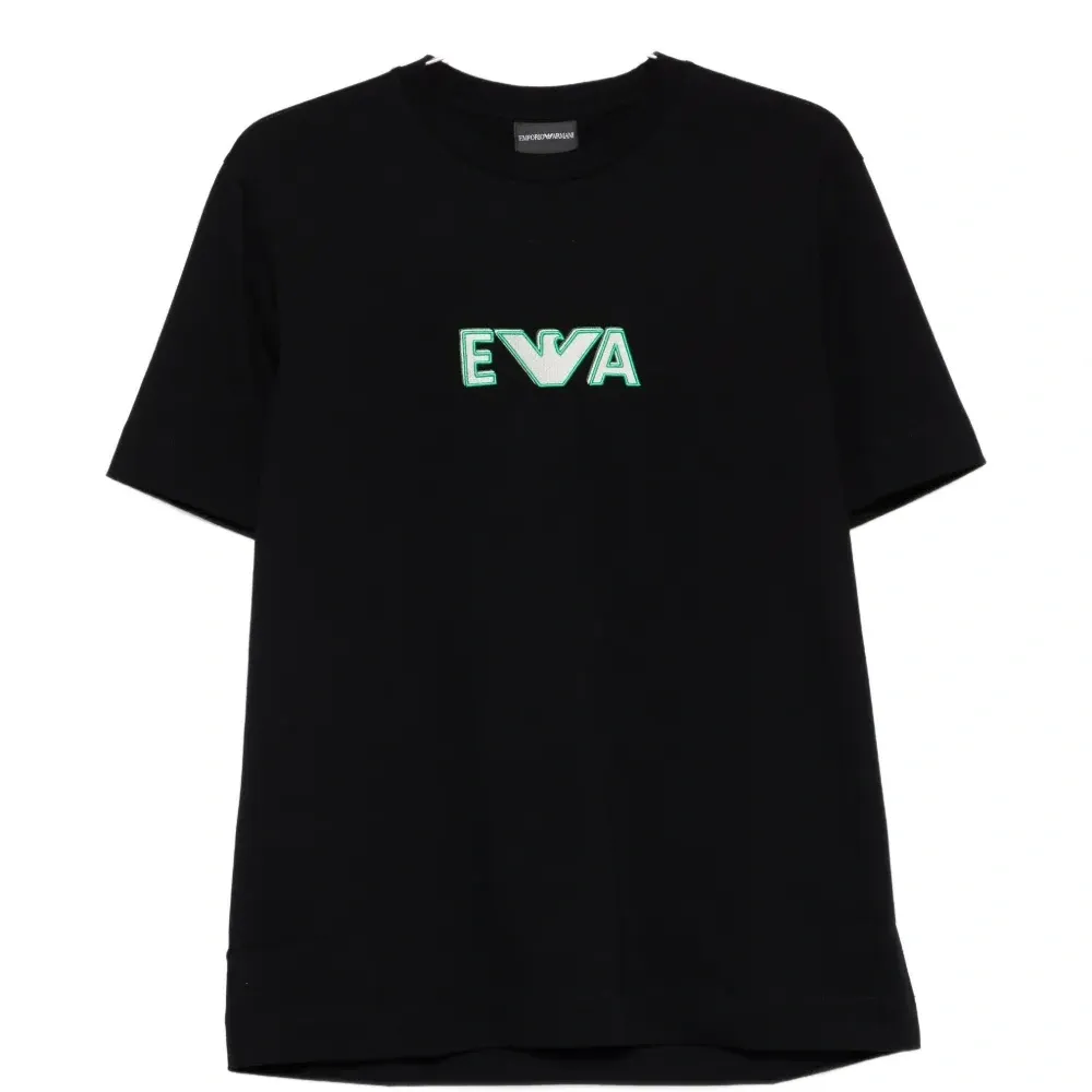 Футболка с вышитым логотипом