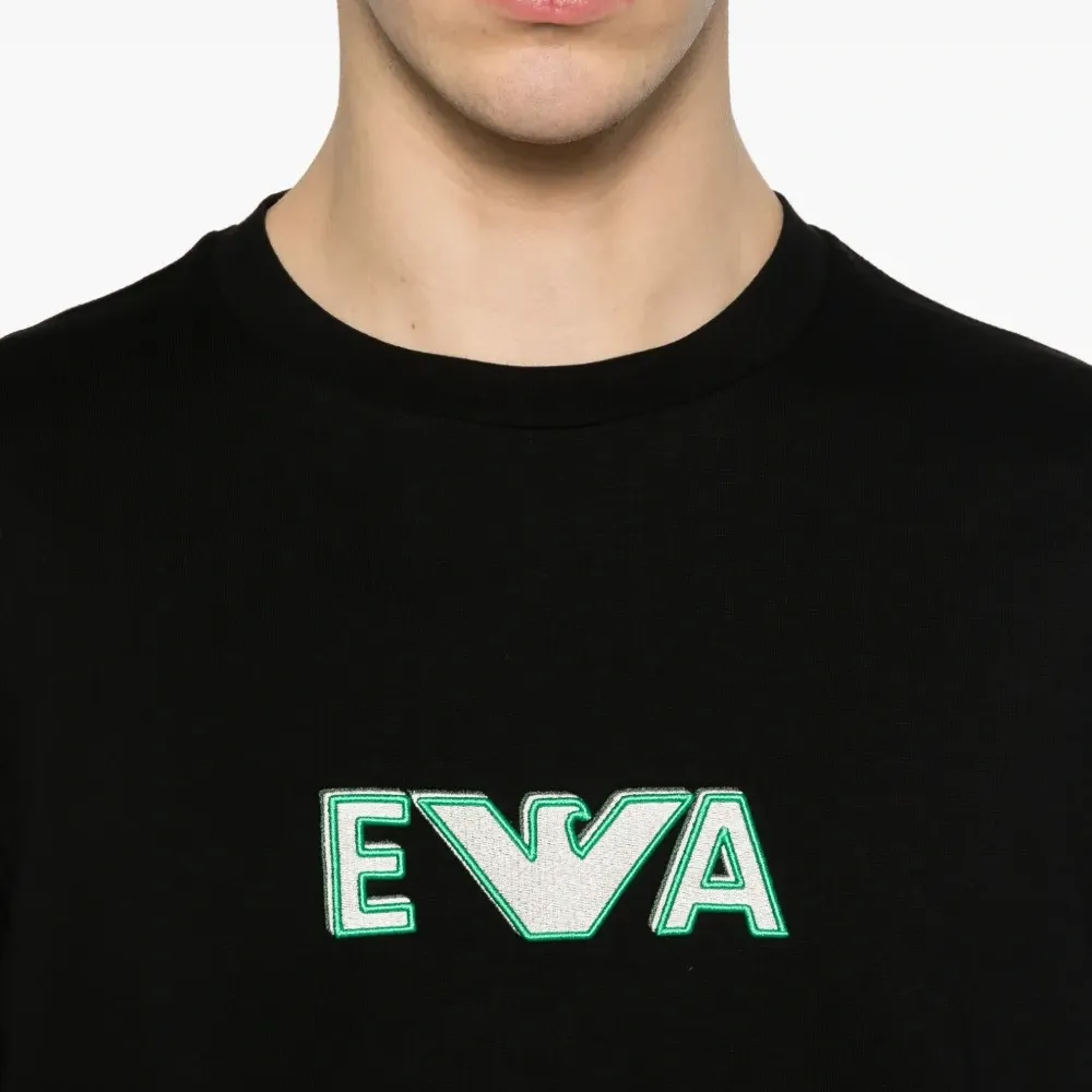 Футболка с вышитым логотипом