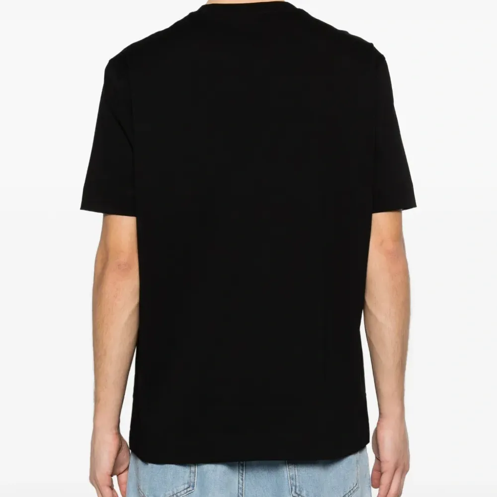 Футболка с вышитым логотипом