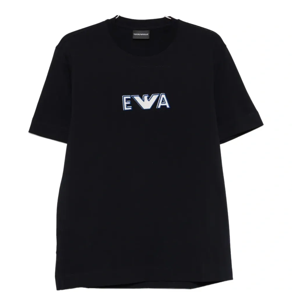 Футболка с вышитым логотипом