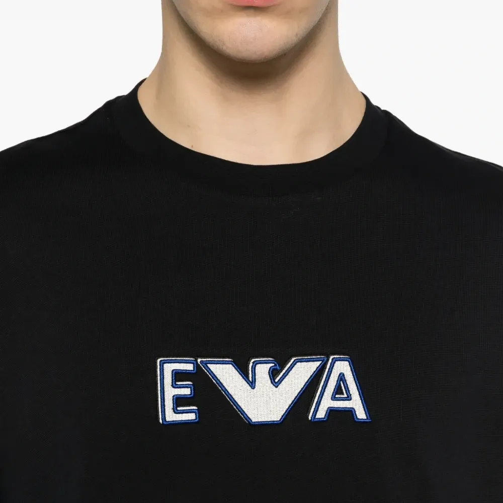 Футболка с вышитым логотипом