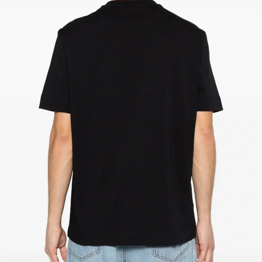 Футболка с вышитым логотипом