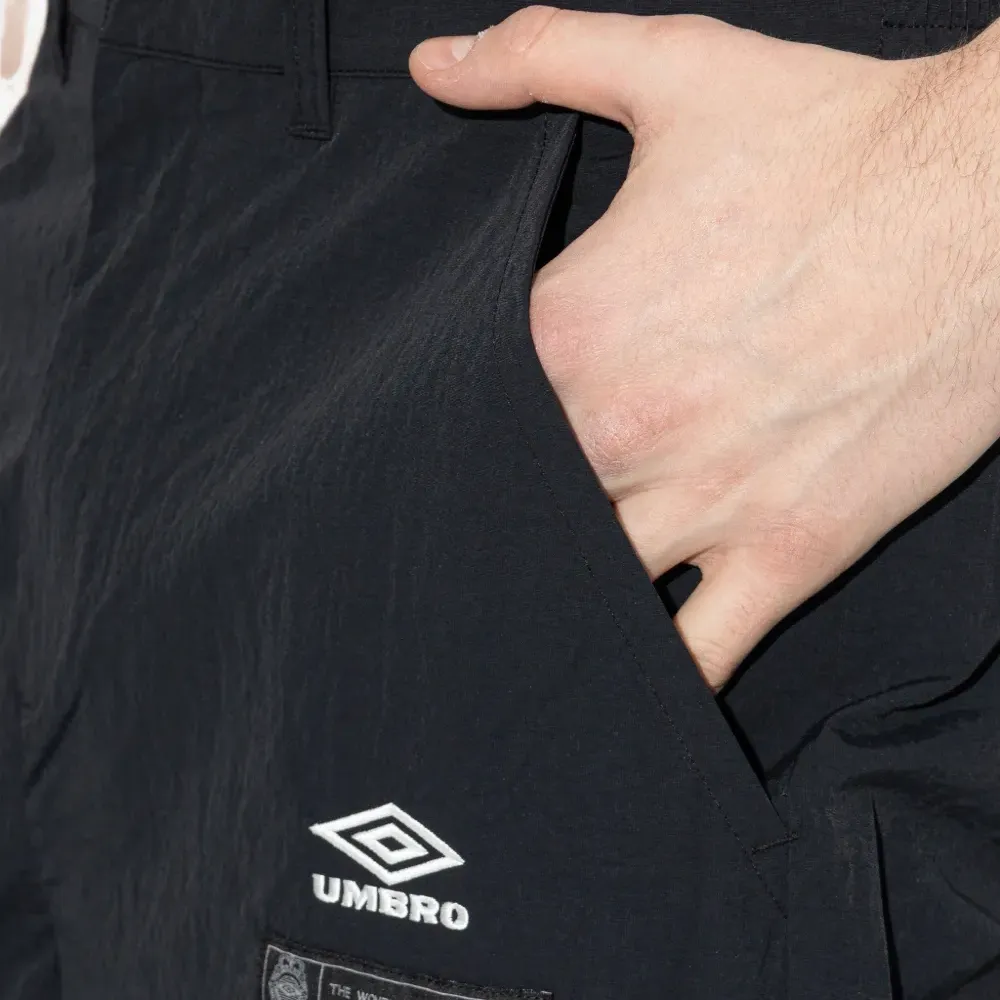 Брюки с вышитым логотипом